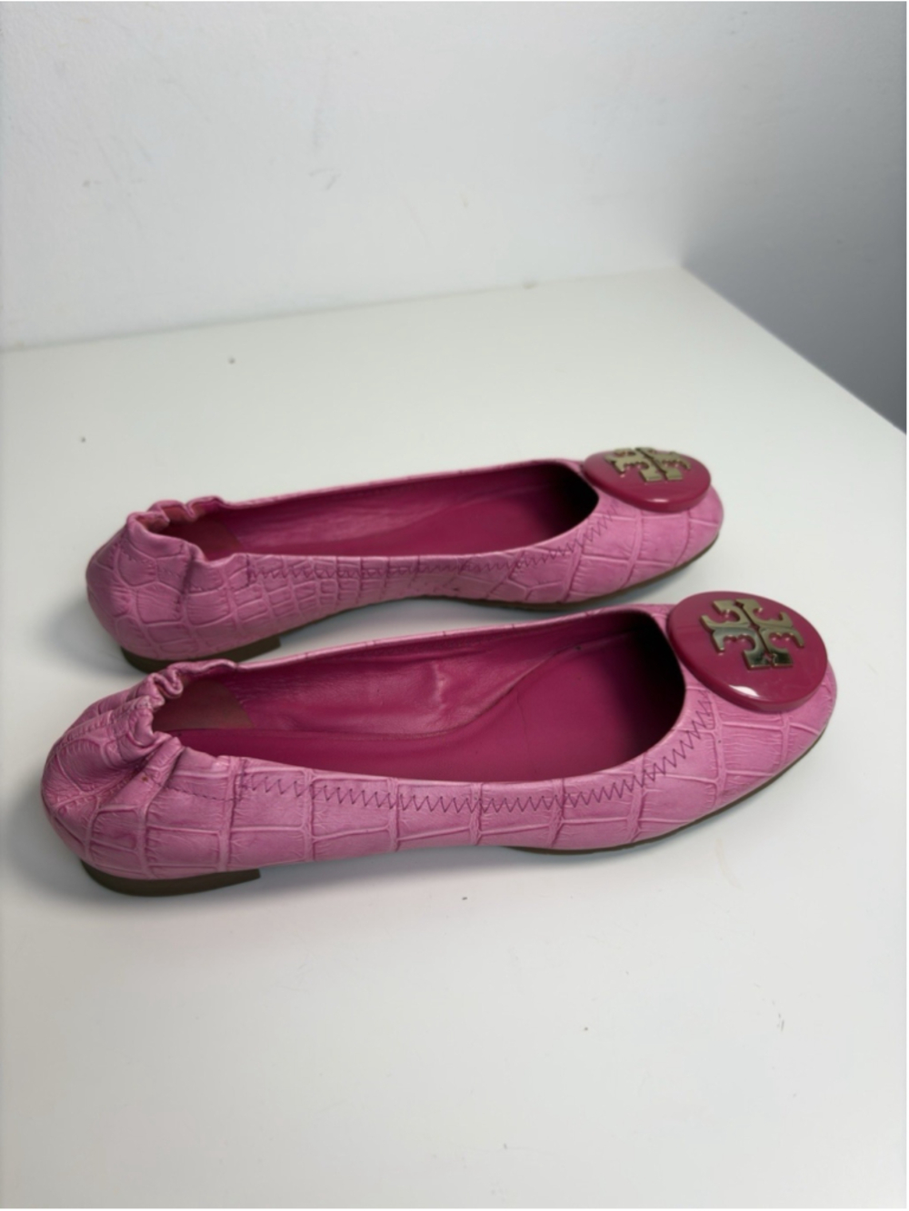 Retro Tory Burch Reva Ballet Flats Pink Croc Embossed Leather Gold Logo 6.5 - Picture 3 of 11
